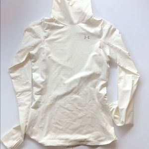 Cream turtle neck under armor sweatshirt